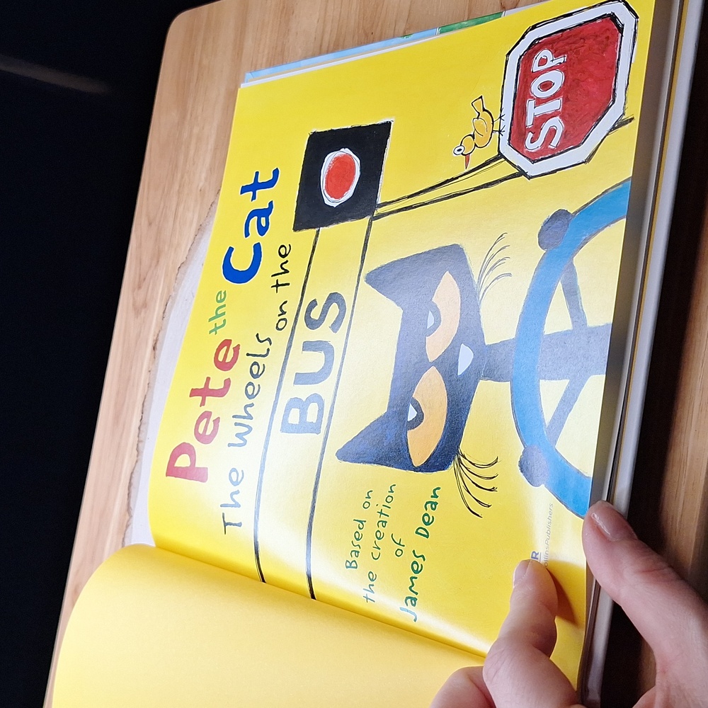 Pete the Cat The Wheels On The Bus Hardcover Book 2013 - Picture 4 of 5